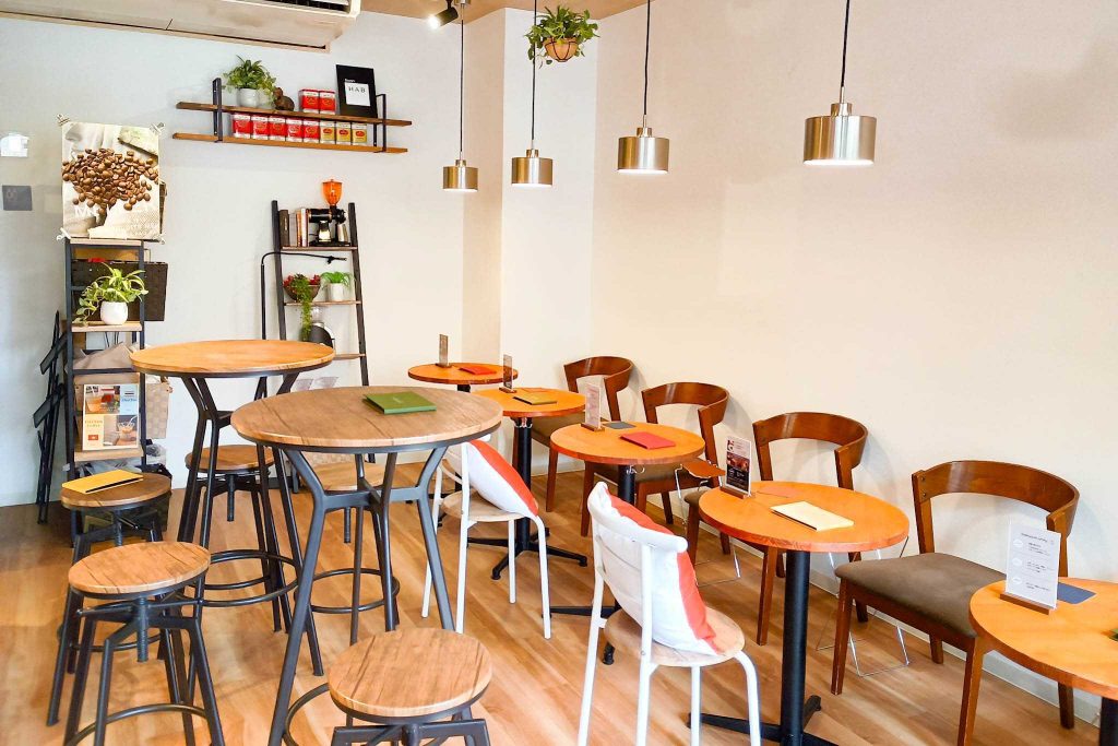 寝屋川市豊野町 BaanHAB 店内