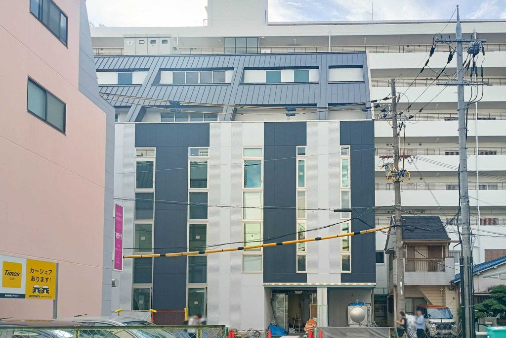 寝屋川市香里南之町 診療所や事務所などが入る5階建ての建物