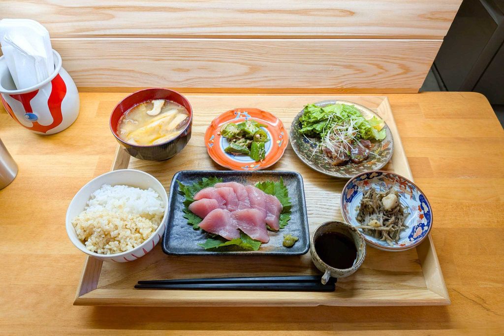 寝屋川市大利町 感飯 よこわの刺身定食