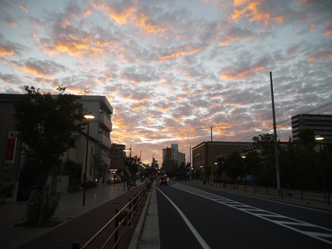 10 8 月 夕方に発生した夕焼け うろこ雲 寝屋川つーしん