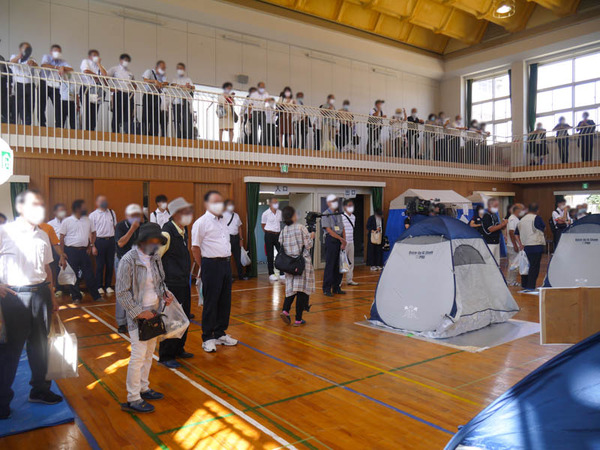 コロナ対応 避難所見学会-5