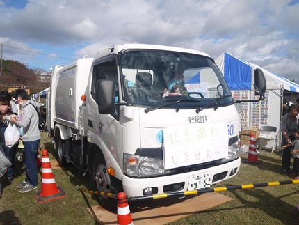 ごみ収集車