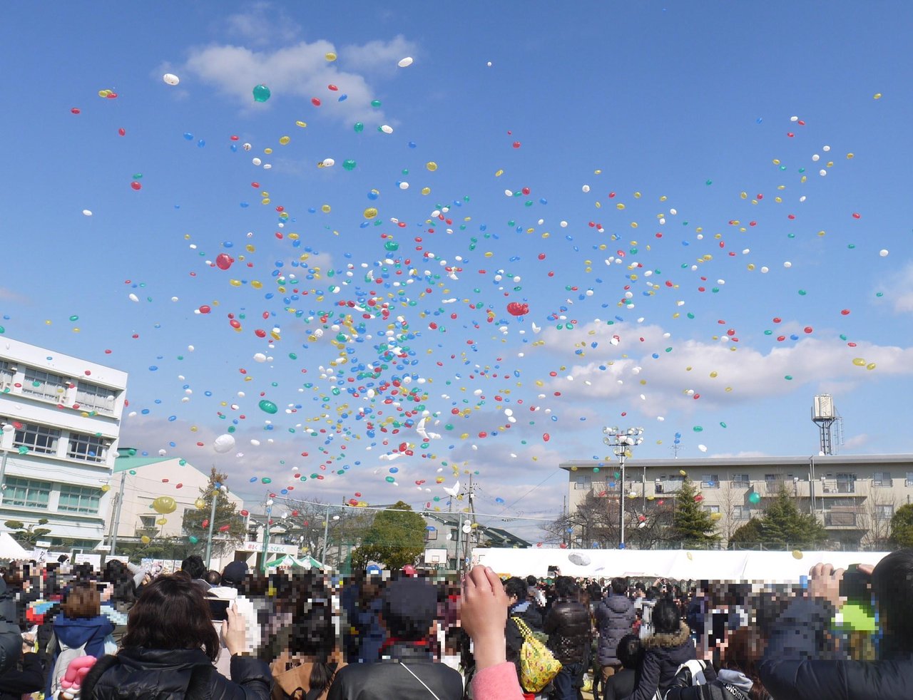 第6回ハッピーバルーンフェスティバル 五中で行われたイベントの模擬店やステージ バルーンリリースの様子を詳しくご紹介 寝屋川つーしん