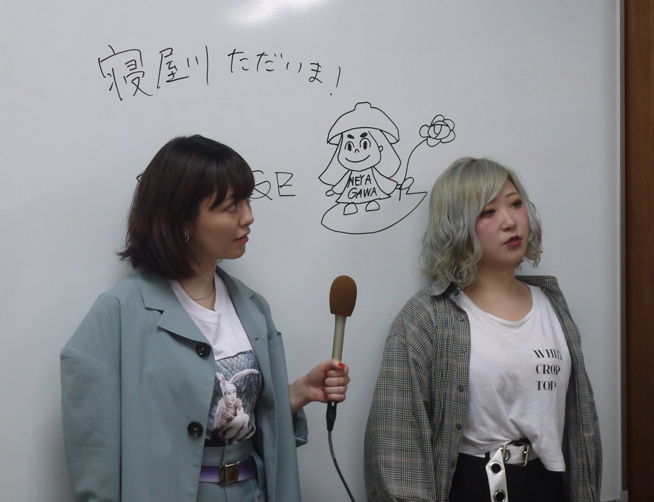 寝屋川市出身の女性バンド Yonige が市役所を表敬訪問 市長との対談や質疑応答の様子をご紹介 寝屋川つーしん 寝屋川市出身の女性バンド Yonige が市役所を表敬訪問 市長との対談や質疑応答の様子をご紹介 寝屋川つーしん