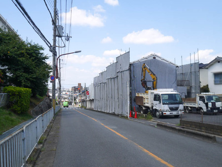 成田南町の解体中の建物-1