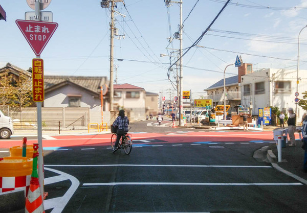 寝屋川公園駅前線 カラー舗装-3