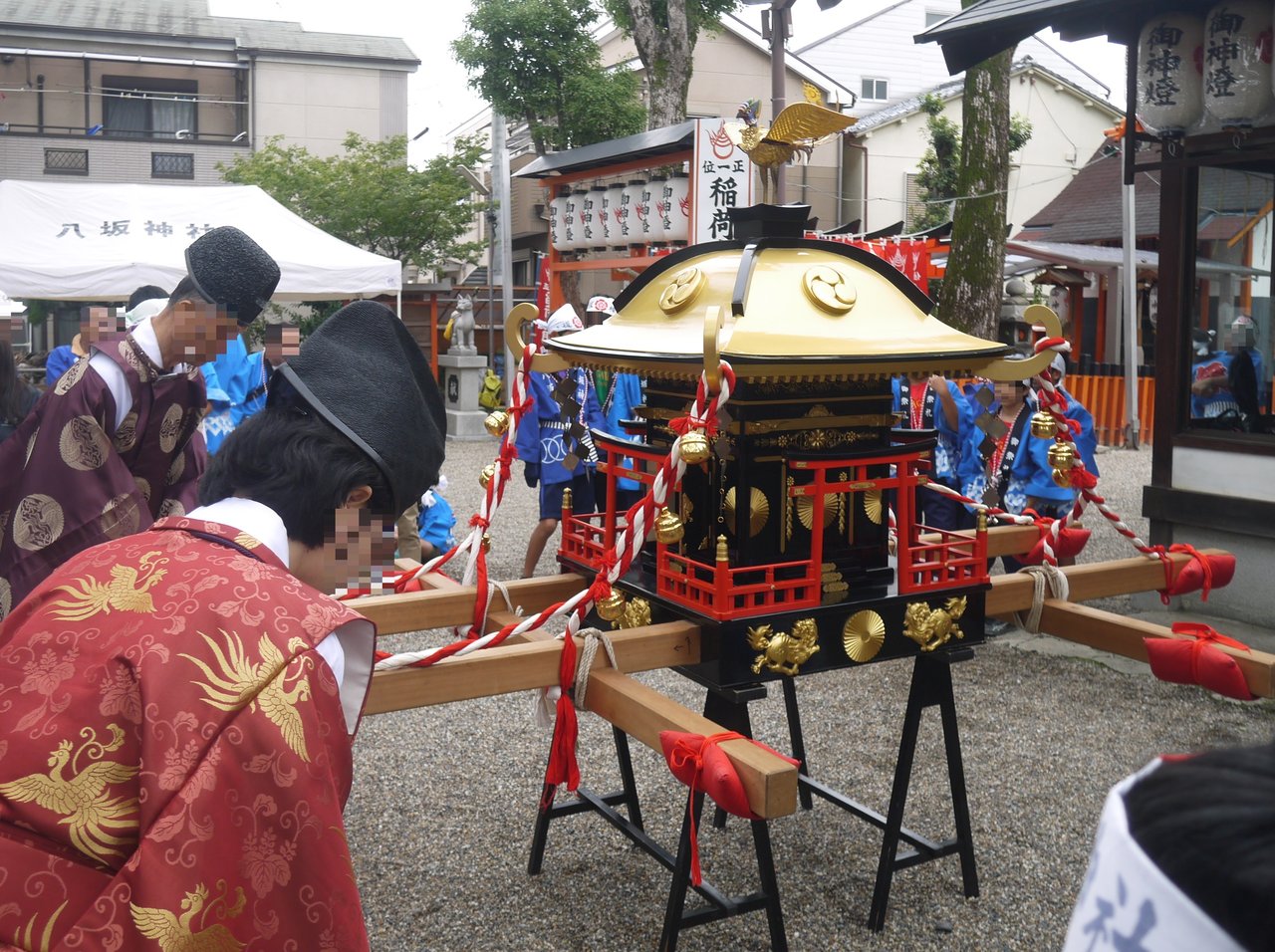 八坂神社の子供神輿が寝屋川市駅前を巡行した！太鼓の音や
