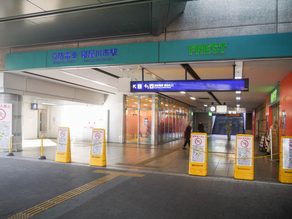 エスカレーター寝屋川市駅東口デッキ-4