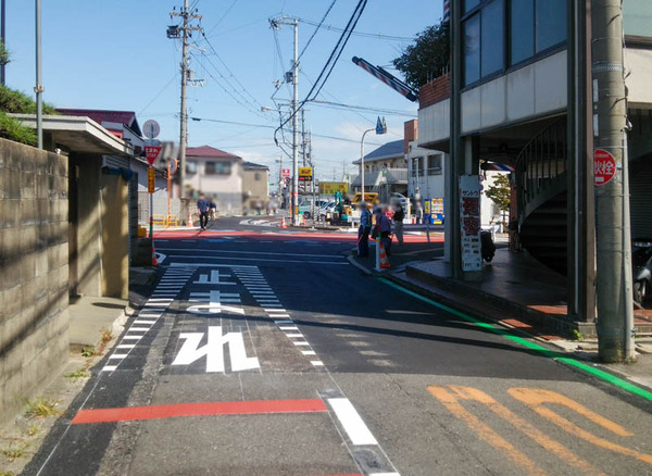 寝屋川公園駅前線 カラー舗装-4