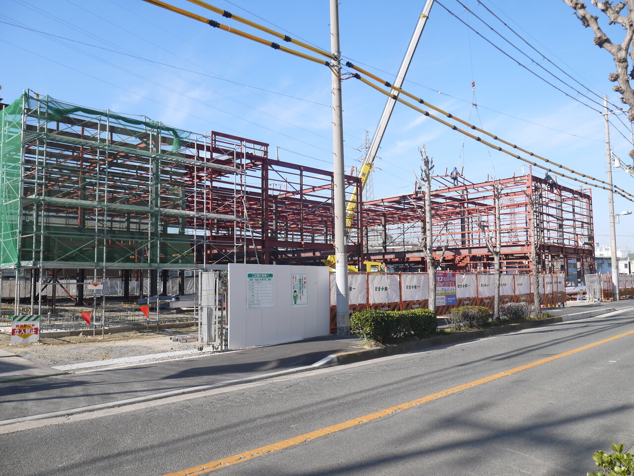 建設中のドラッグコスモス萱島店の鉄骨が見えてきた 5月上旬オープン予定 寝屋川つーしん