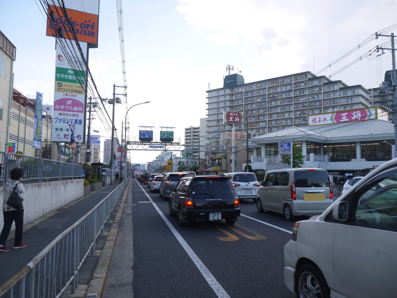 府道13号線がイオンモール大日に向かって渋滞 と思ったら事故渋滞やった 寝屋川つーしん