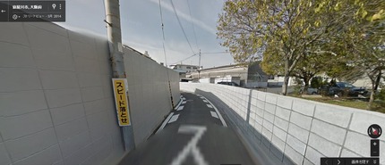 ブロック塀の路地1